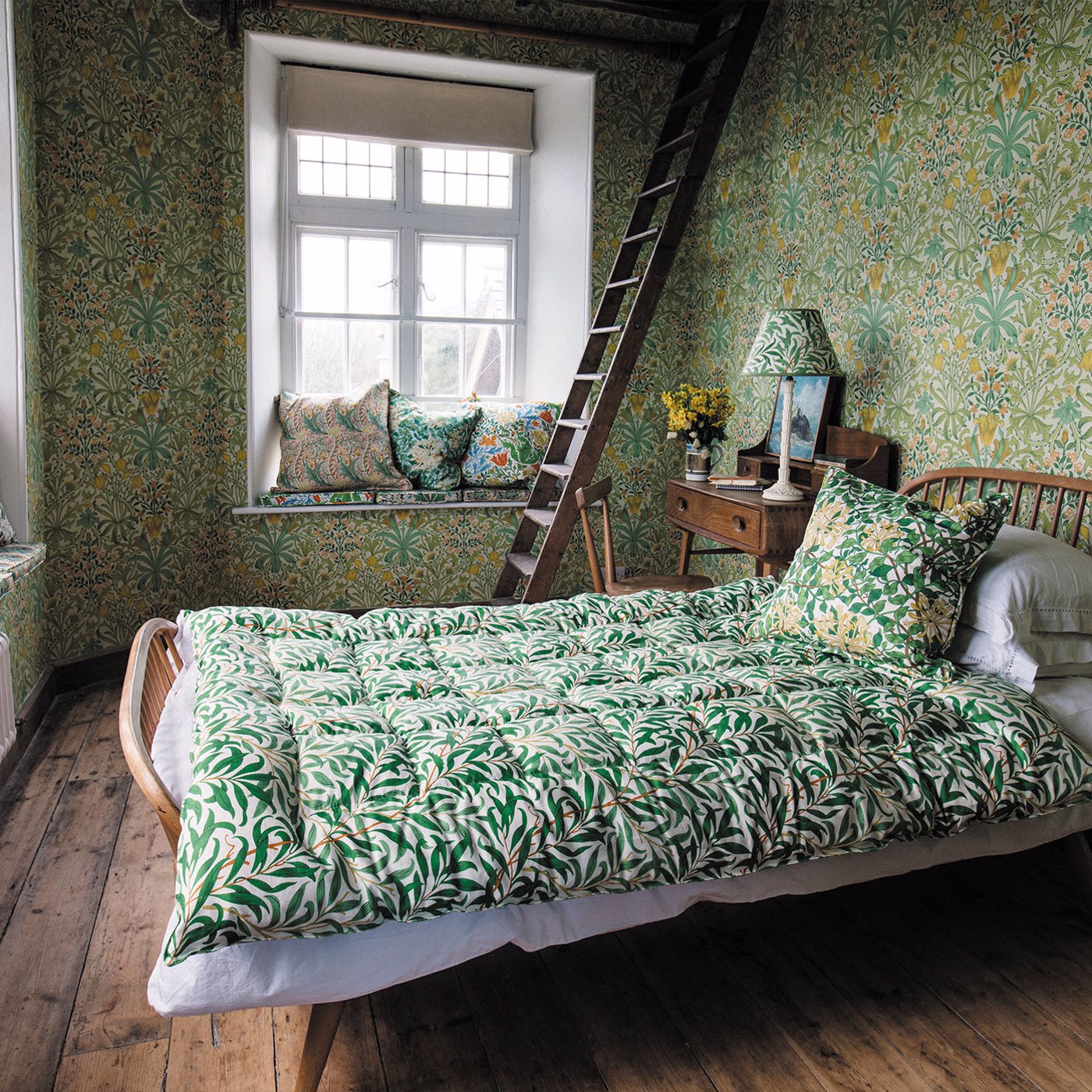 Morris & Co Willow Bough Leaf Green Botanical Wallcovering
