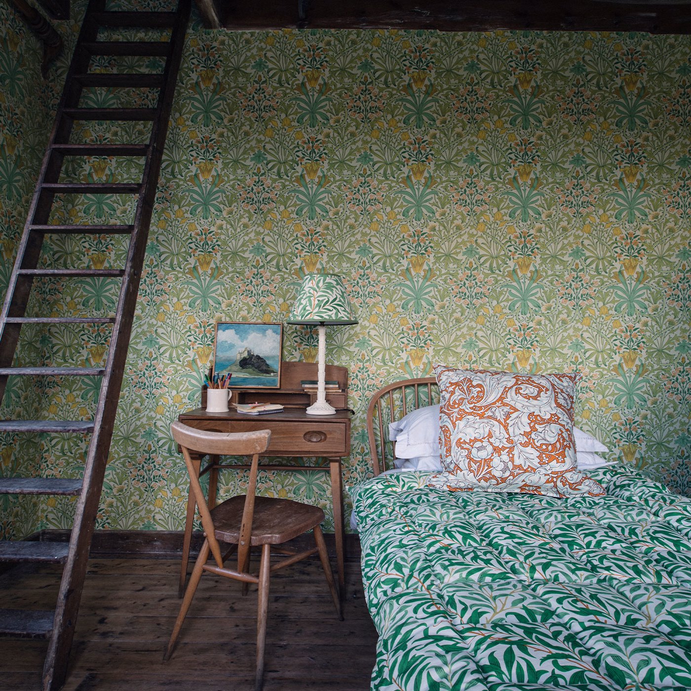 Morris & Co Willow Bough Leaf Green Botanical Wallcovering
