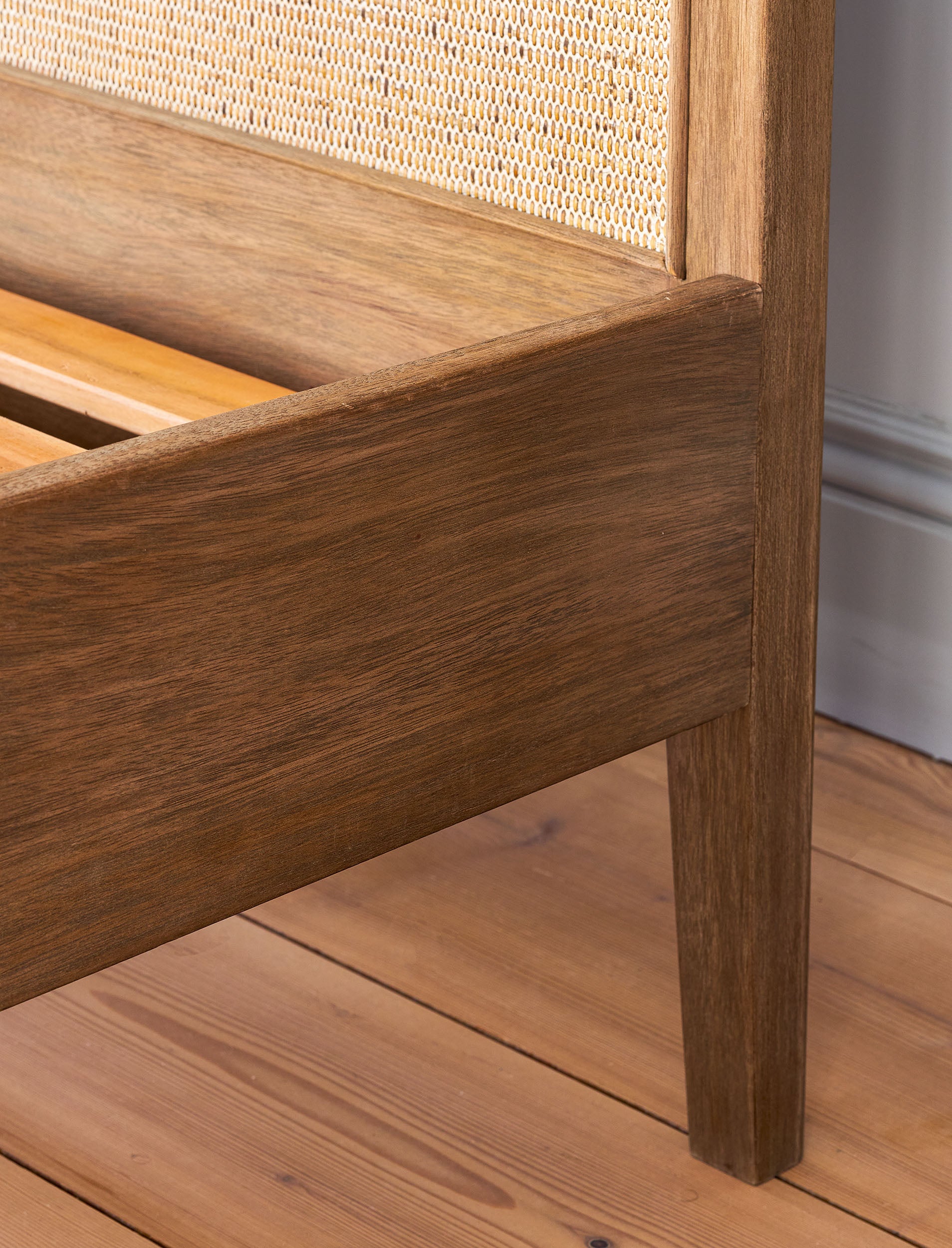 Chesterton King Bed