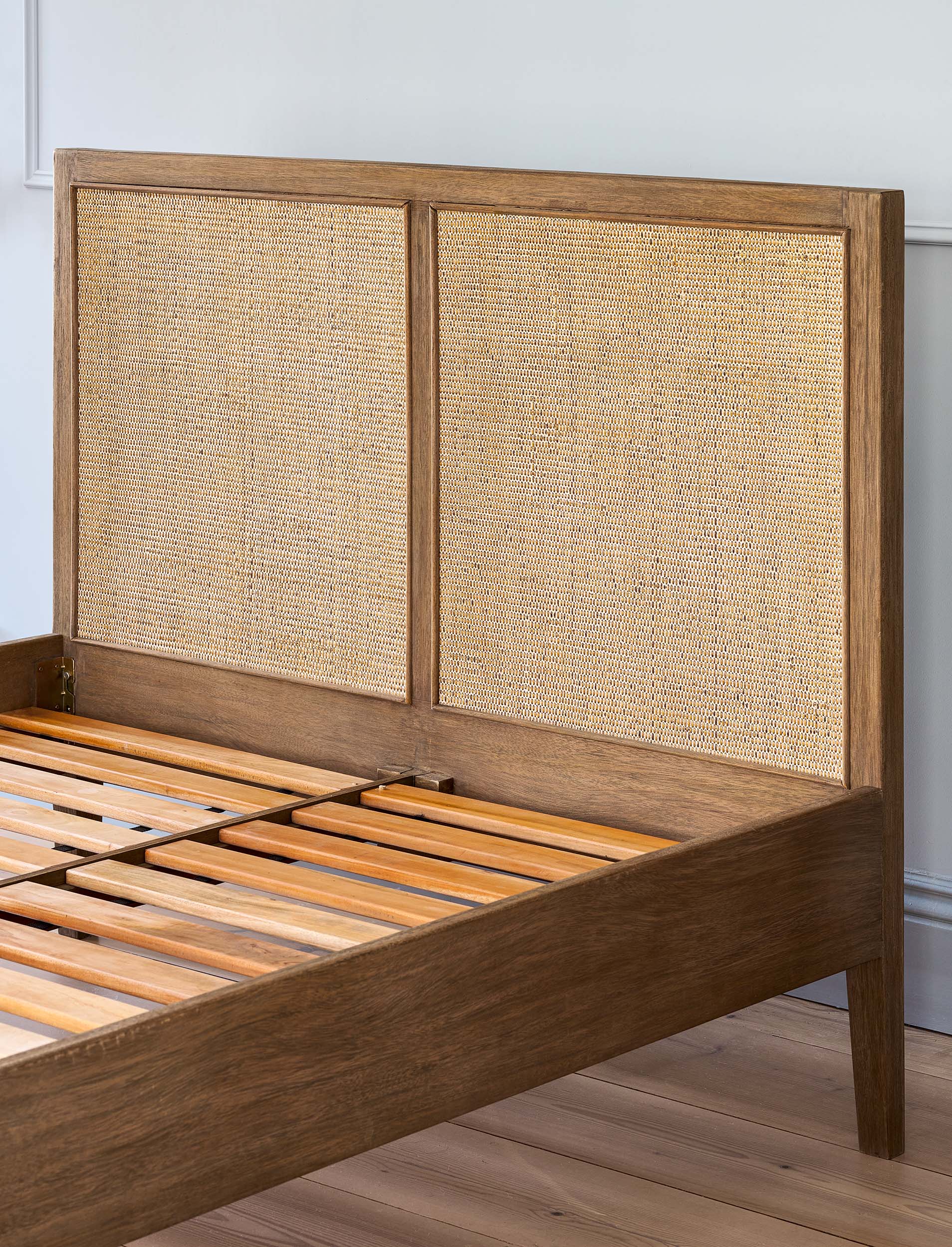 Chesterton King Bed