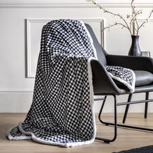 Load image into Gallery viewer, Dogtooth Sherpa Throw Black
