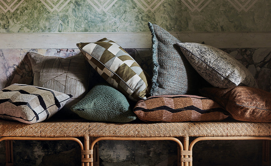 Ashi Cushion Avocet Jacquard Velvet Black Edition