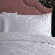 Load image into Gallery viewer, Wedgwood Wild Strawberry Duvet Set
